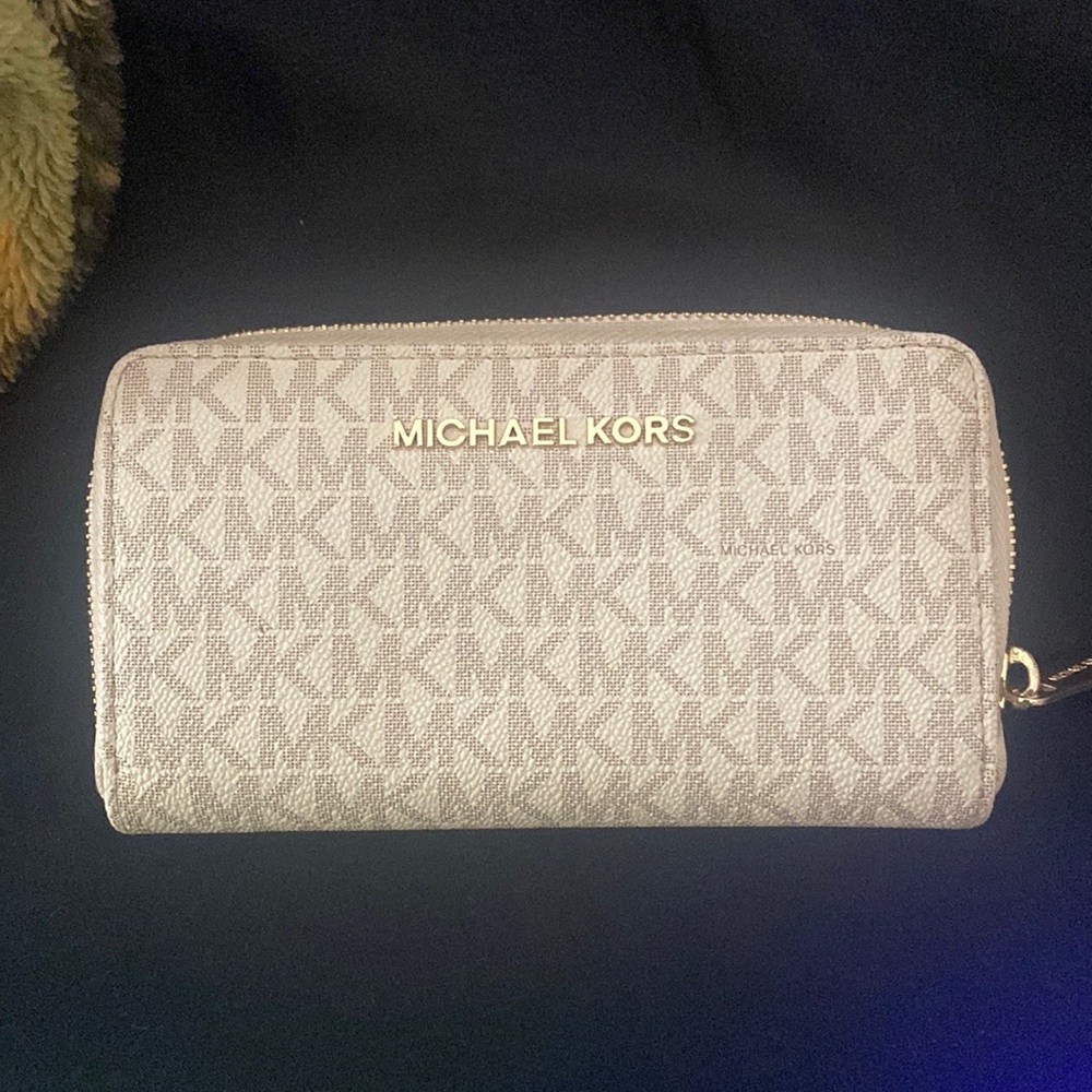 Michael kors wallet